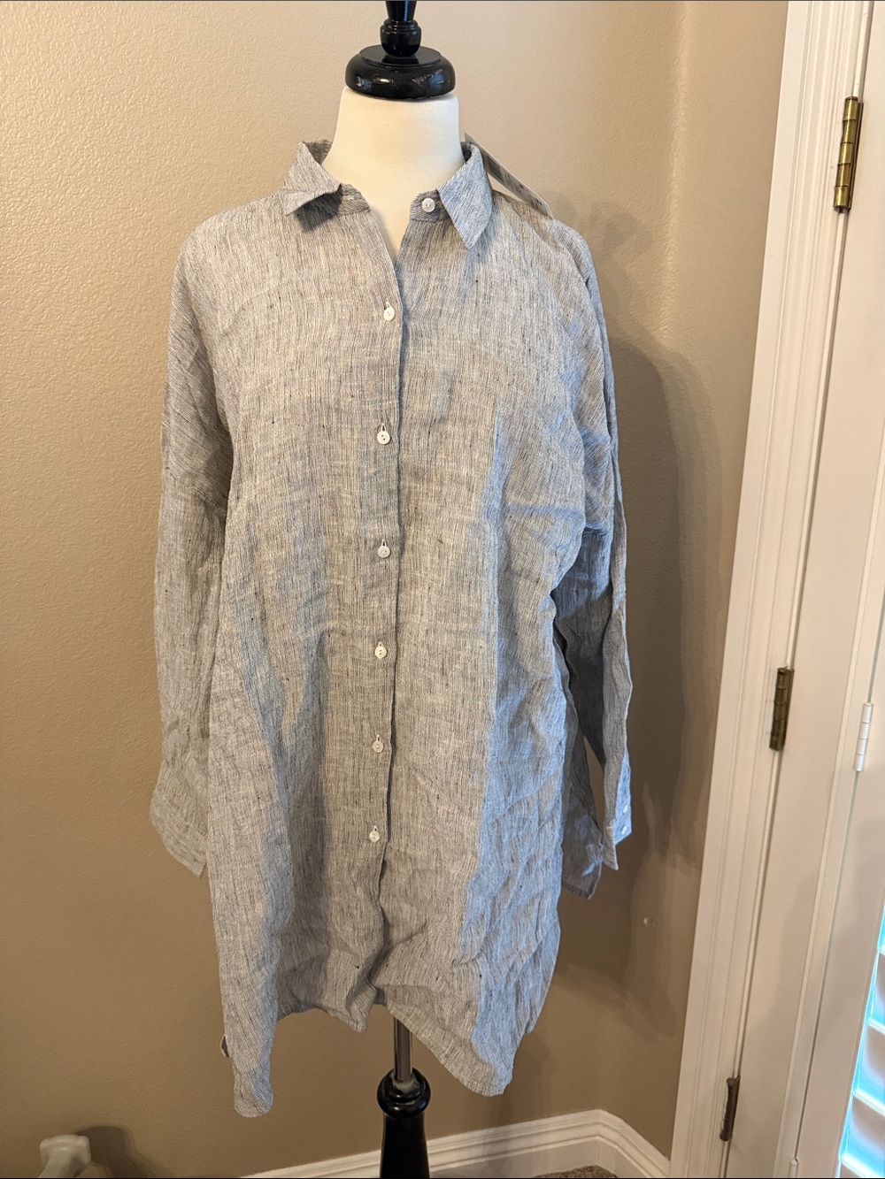 Eileen fisher Women’s Long-Sleeve Linen Button-Up Shirt - Light Gray
